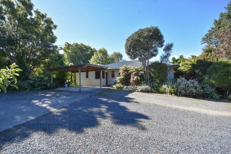 Photo of property in Ravenscliffe, 176 Woodside Road, Woodside, Outram, 9073