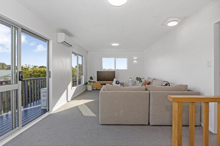 Photo of property in 1 Goldie Place, Waikanae Beach, Waikanae, 5036