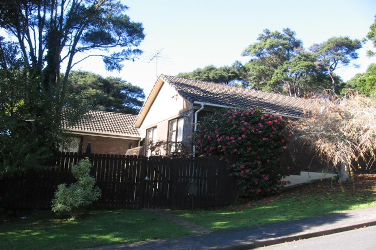 Photo of property in 2 Kaurimu Rise, Titirangi, Auckland, 0604