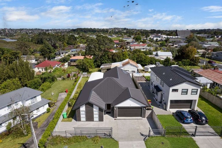 Photo of property in 9 River Road, Te Atatu Peninsula, Auckland, 0610