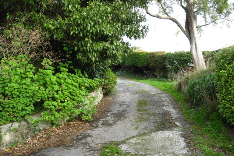 Photo of property in 35 Marine Parade, Macandrew Bay, Dunedin, 9014