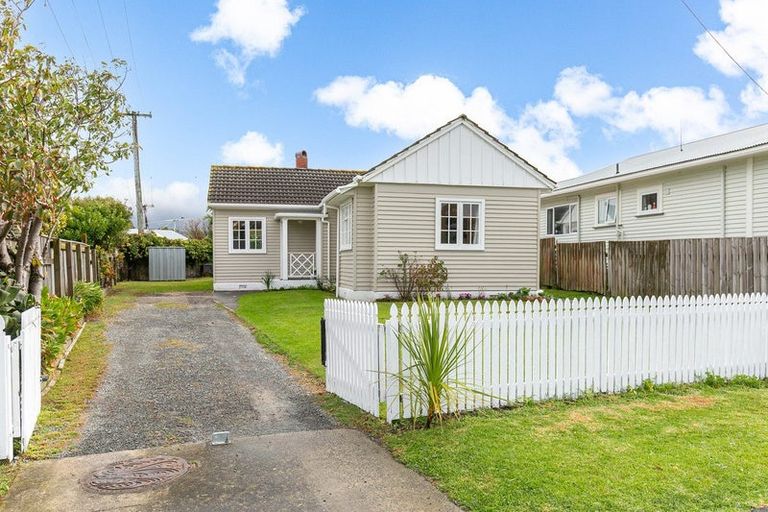 Photo of property in 8 Crawford Green, Miramar, Wellington, 6022