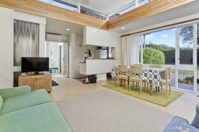 Photo of property in 10 Taharoto Road, Takapuna, Auckland, 0622