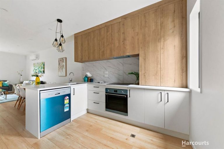 Photo of property in 2/8 Kereru Street, Henderson, Auckland, 0612