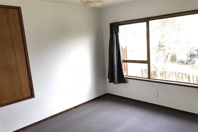 Photo of property in 5 Makepiece Place, Chatswood, Auckland, 0626