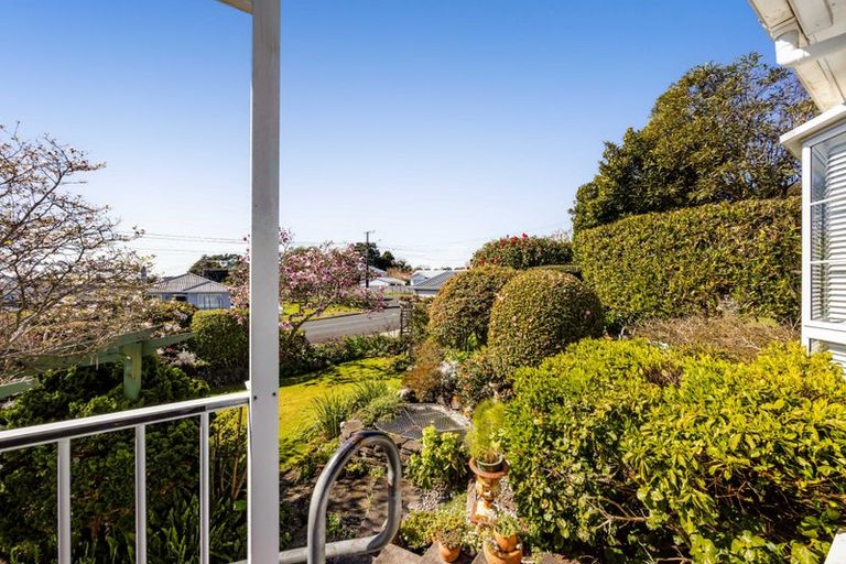 Photo of property in 32 Queens Road, Glen Avon, New Plymouth, 4312