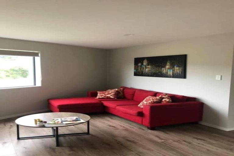 Photo of property in 11 Younger Lane, Massey, Auckland, 0614