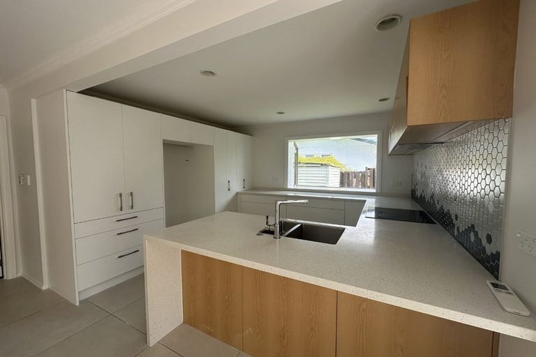 Photo of property in 24 Tyrian Close, Half Moon Bay, Auckland, 2012