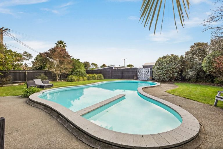 Photo of property in 37 Pitt Street, Clive, 4102