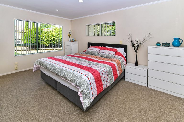Photo of property in 25 Eiger Place, Northpark, Auckland, 2013