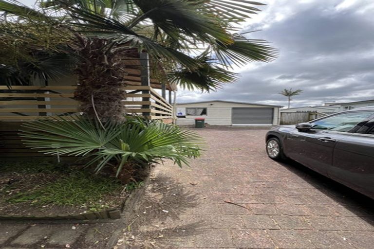 Photo of property in 2 Dalmahoy Place, Wattle Downs, Auckland, 2103