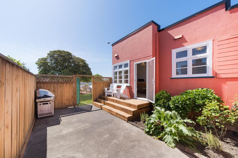 Photo of property in 8 Heretaunga Street, Palmerston North, 4414