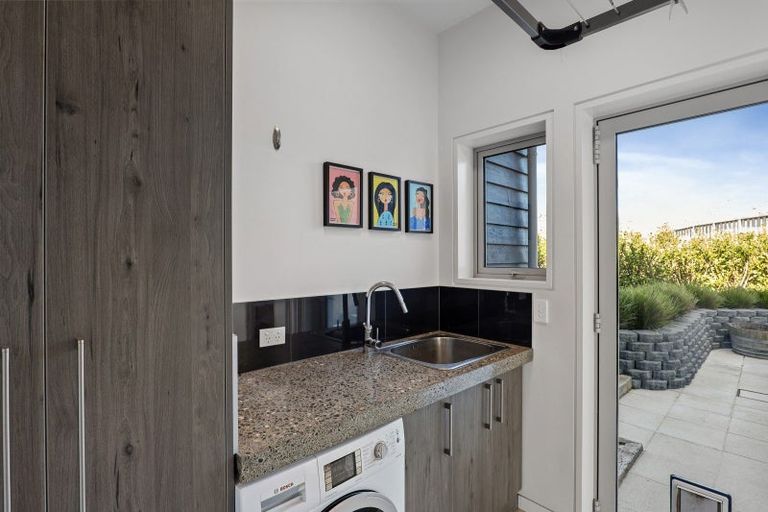Photo of property in 21 Parkridge Place, Mount Pleasant, Christchurch, 8081