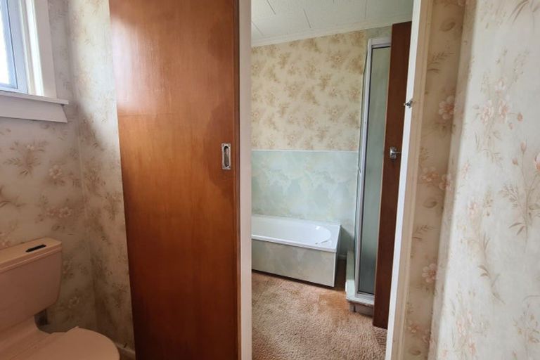 Photo of property in 12 Hickey Place, Opunake, 4616