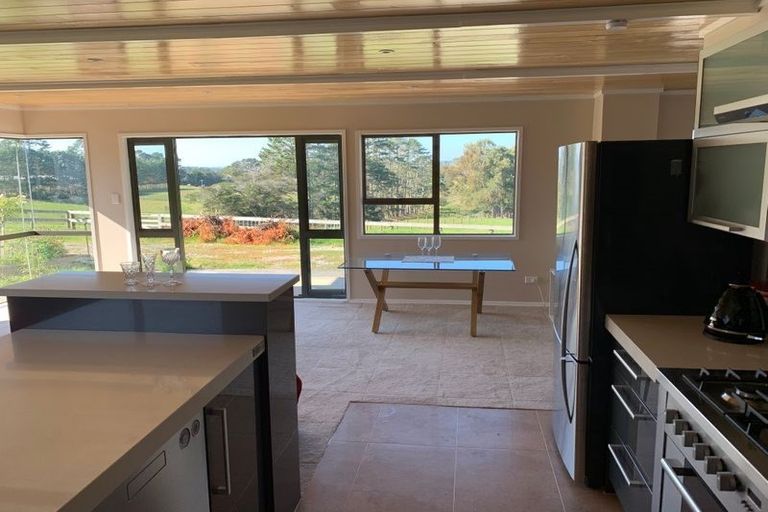 Photo of property in 63 Tawa Road, Kumeu, 0891