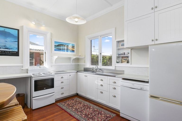 Photo of property in 239 Bay View Road, Saint Clair, Dunedin, 9012