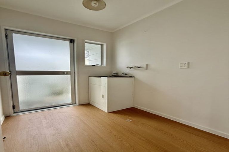 Photo of property in 129 Aviemore Drive, Highland Park, Auckland, 2010