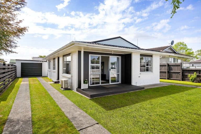 Photo of property in 1 Hilton Road, St Andrews, Hamilton, 3200