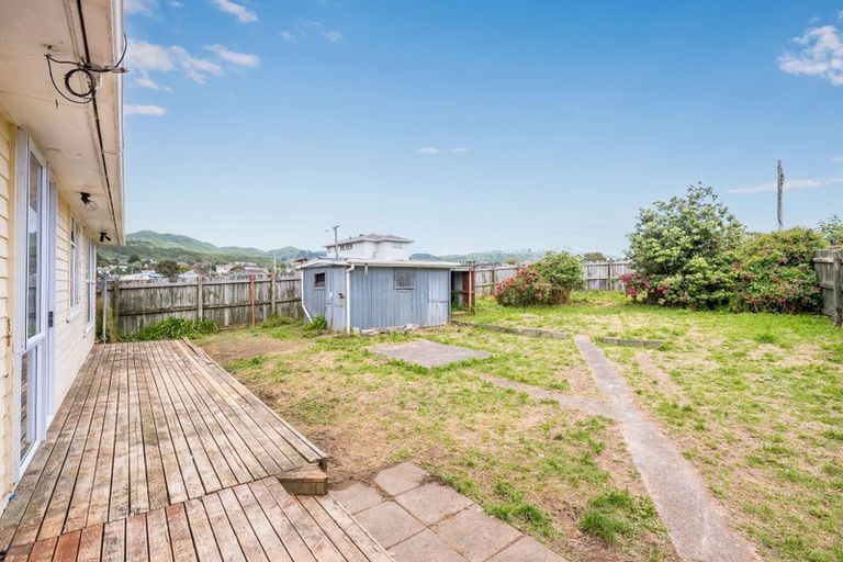 Photo of property in 25 Matahourua Crescent, Cannons Creek, Porirua, 5024