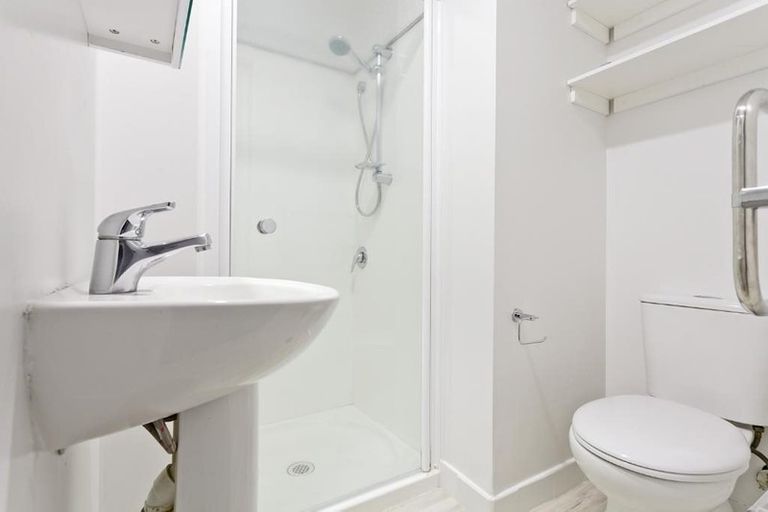 Photo of property in Harvard On Hobson Apartments, 9e/147 Hobson Street, Auckland Central, Auckland, 1010