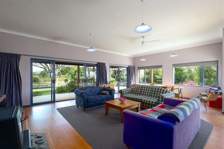 Photo of property in 335 Old Coach Road, Upper Moutere, 7173