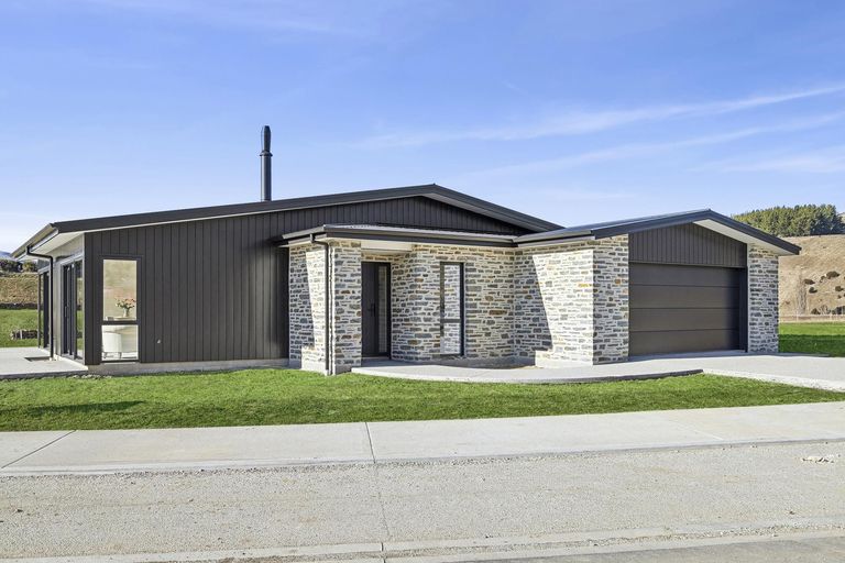 Photo of property in 33 Atkins Road, Luggate, Wanaka, 9382