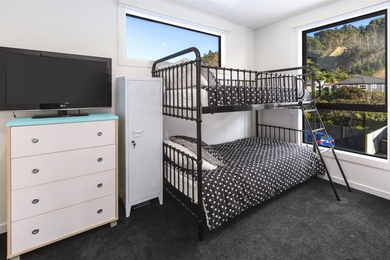 Photo of property in 5 Hull Place, Whitby, Porirua, 5024