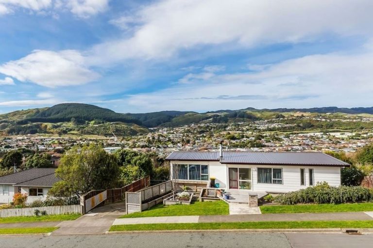 Photo of property in 14 Katarina Grove, Tawa, Wellington, 5028