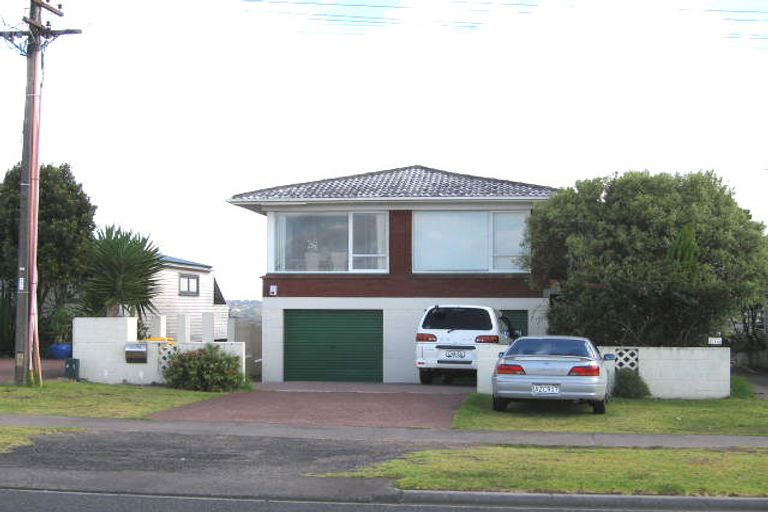 Photo of property in 2/152 Sunset Road, Unsworth Heights, Auckland, 0632