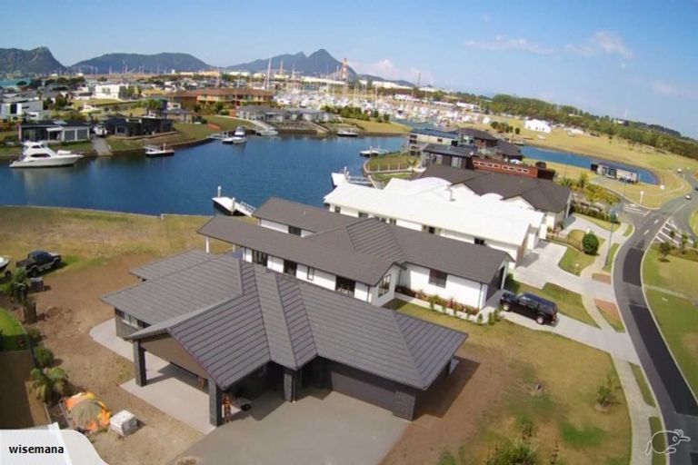 Photo of property in 19 Waitemata Drive, One Tree Point, 0118