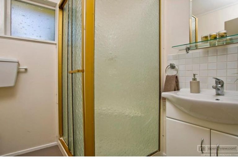 Photo of property in 1/53 Ayton Drive, Totara Vale, Auckland, 0629