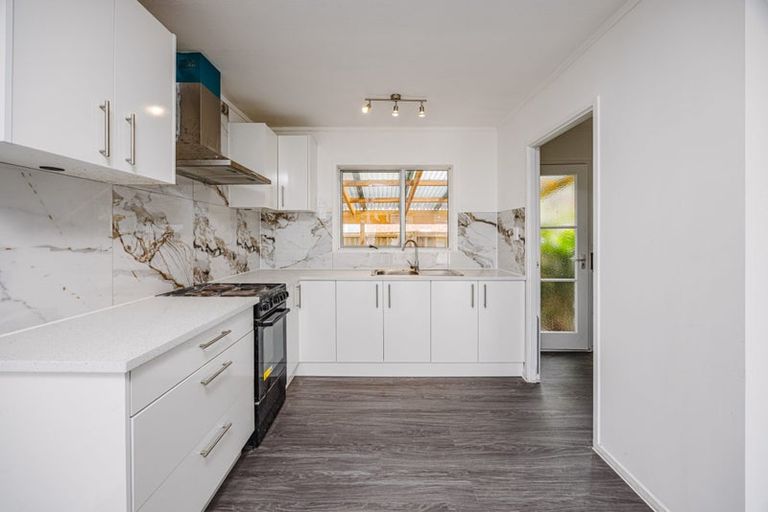 Photo of property in 2/51 Rimu Street, New Lynn, Auckland, 0600