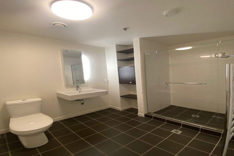 Photo of property in Montreaux Apartments, 4h/164 The Terrace, Wellington Central, Wellington, 6011