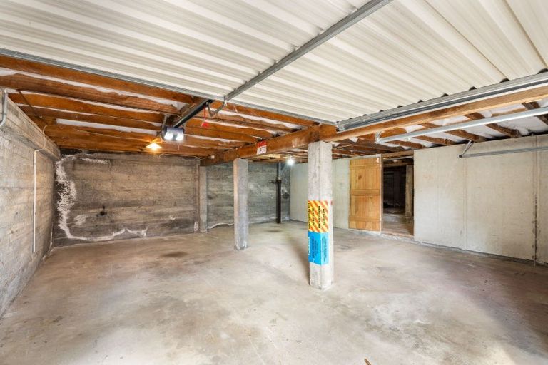 Photo of property in 303b Devon Street West, New Plymouth, 4310