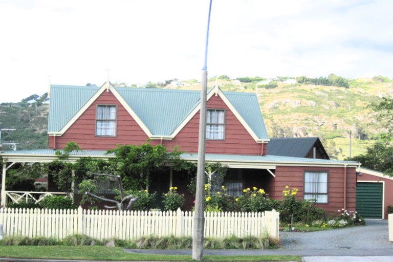 Photo of property in 20 Stedley Place, Heathcote Valley, Christchurch, 8022