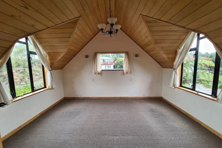 Photo of property in 9 Lindaver Grove, Merrilands, New Plymouth, 4312