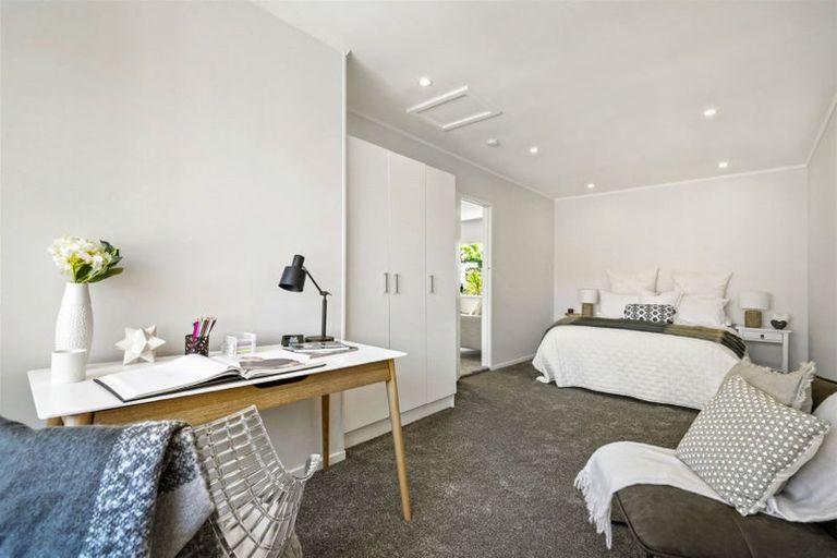 Photo of property in 1/12 Keldale Place, Forrest Hill, Auckland, 0620