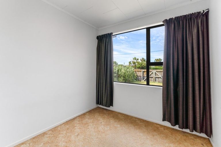 Photo of property in 28 Kiharoa Street, Otaki Beach, Otaki, 5512