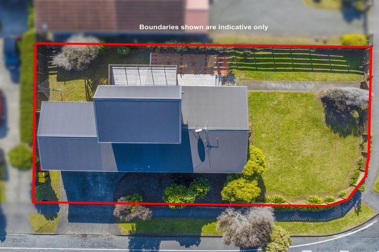 Photo of property in 26 Reeves Street, Waikanae Beach, Waikanae, 5036