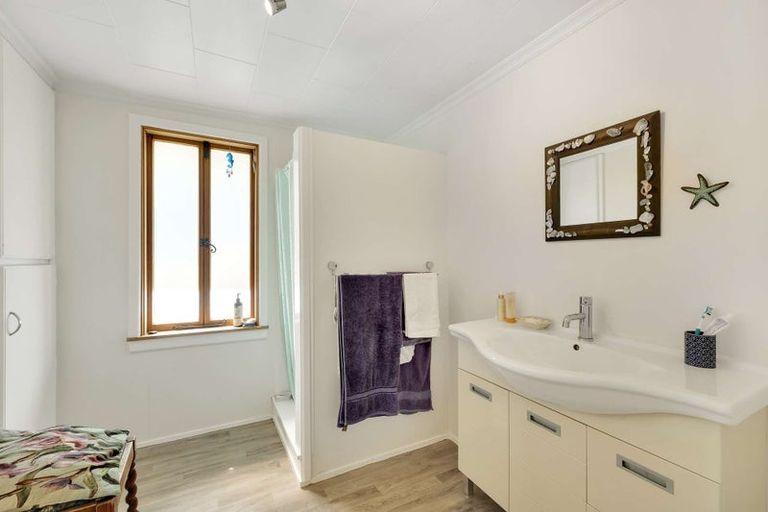 Photo of property in 17 Oxford Street, Waikari, 7420