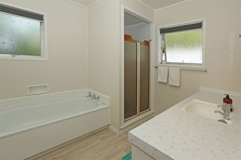 Photo of property in 5/1 Takapu Street, Henderson, Auckland, 0612