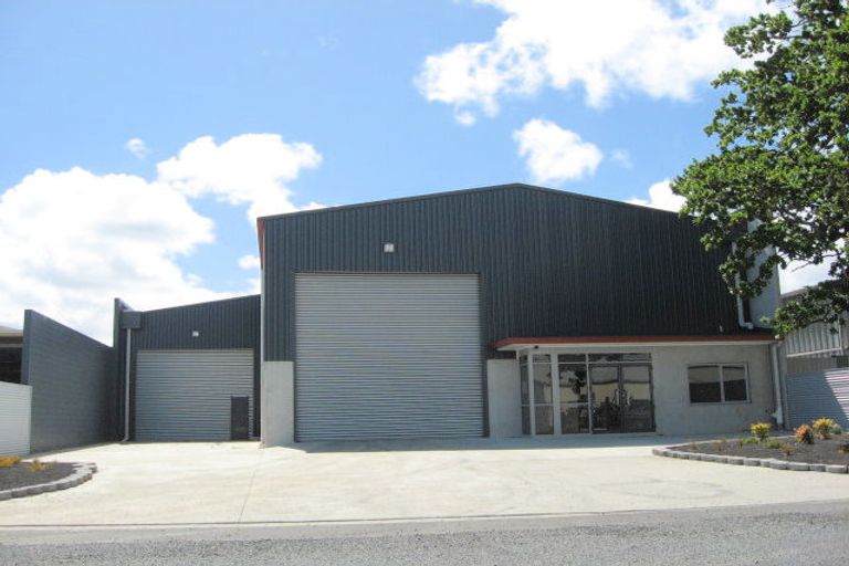 Photo of property in 8 Cameron Place, Drury, 2113