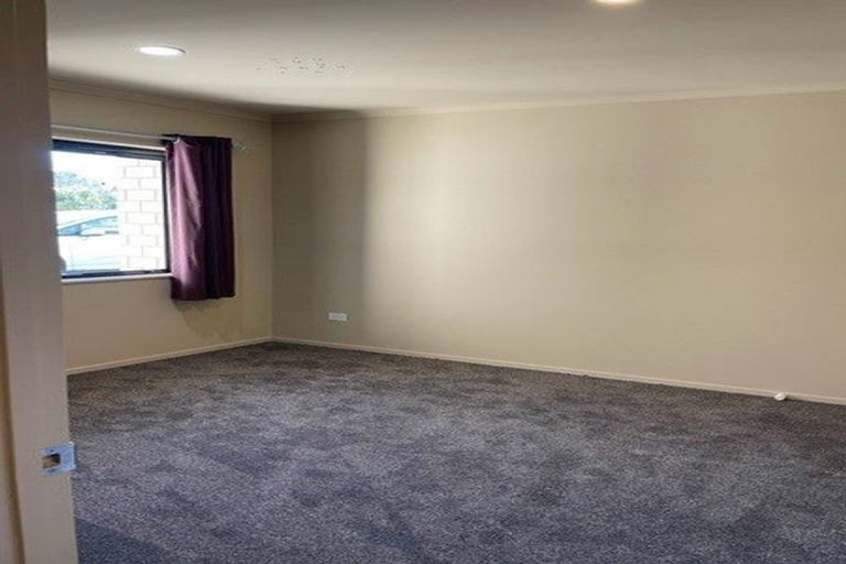 Photo of property in 8 Frank Knight Place, Waiuku, 2123