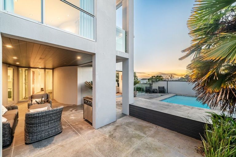 Photo of property in 32 Roys Road, Plimmerton, Porirua, 5026