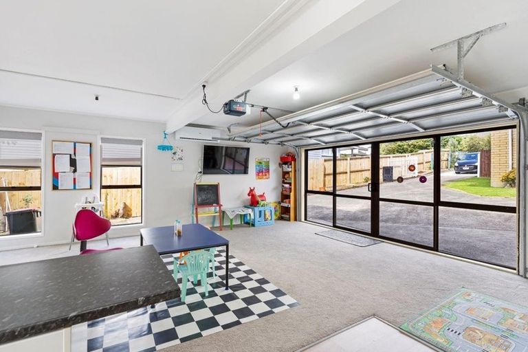 Photo of property in 2/30 Redoubt Road, Goodwood Heights, Auckland, 2105