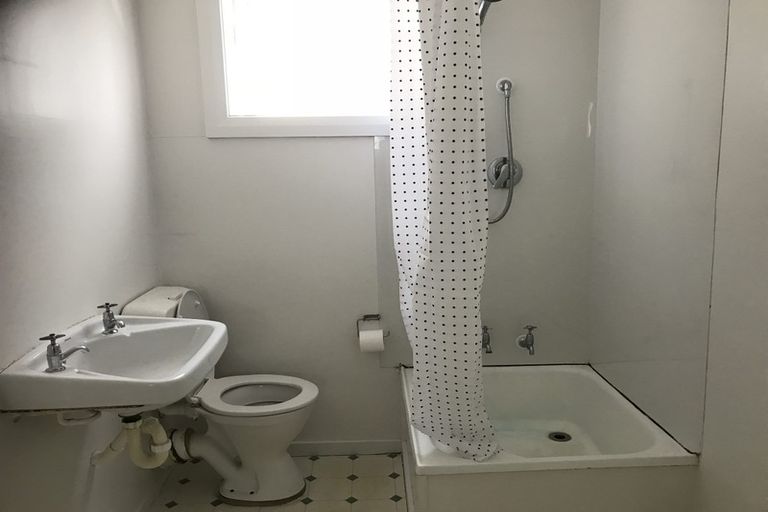 Photo of property in 14 Prince Street, Mount Victoria, Wellington, 6011