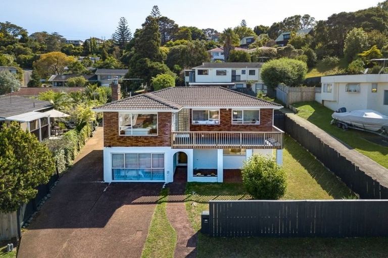 Photo of property in 100 Stapleford Crescent, Browns Bay, Auckland, 0630