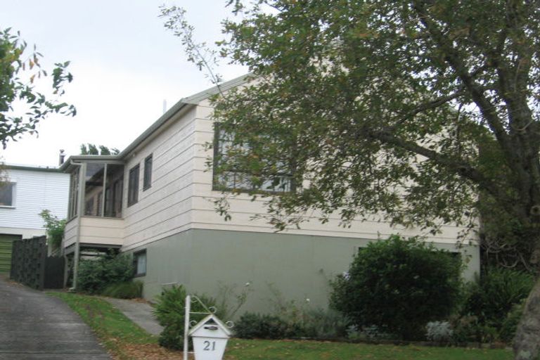 Photo of property in 21 Ranui Terrace, Tawa, Wellington, 5028