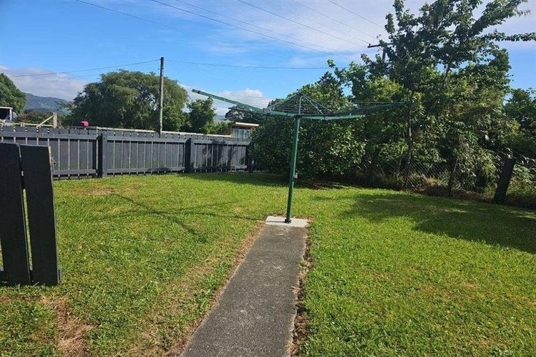 Photo of property in 88 Victoria Street, Carterton, 5713