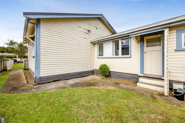 Photo of property in 23 Turuturu Road, Hawera, 4610